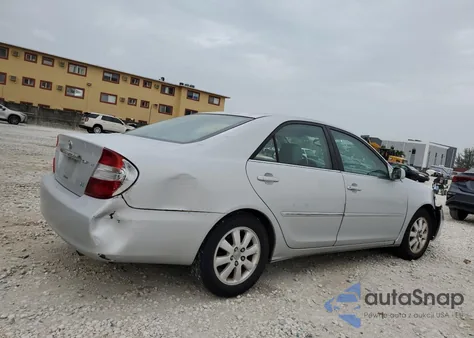2002 Toyota Camry Le z USA, uszkodzony, nr VIN 4T1BF30K62U022330